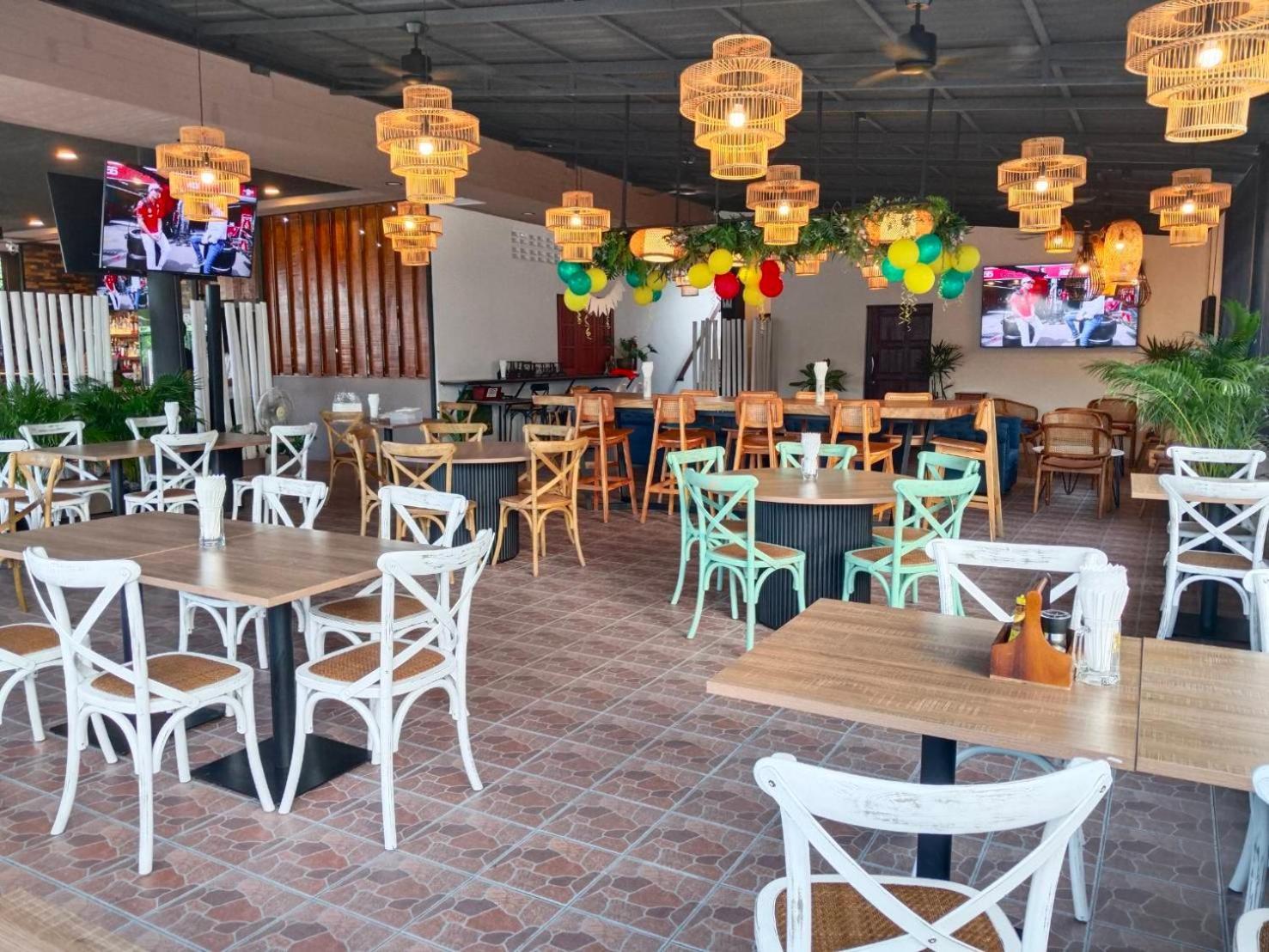 Guesthouse And Restaurant Ratatouille Baan Tai Ngoại thất bức ảnh